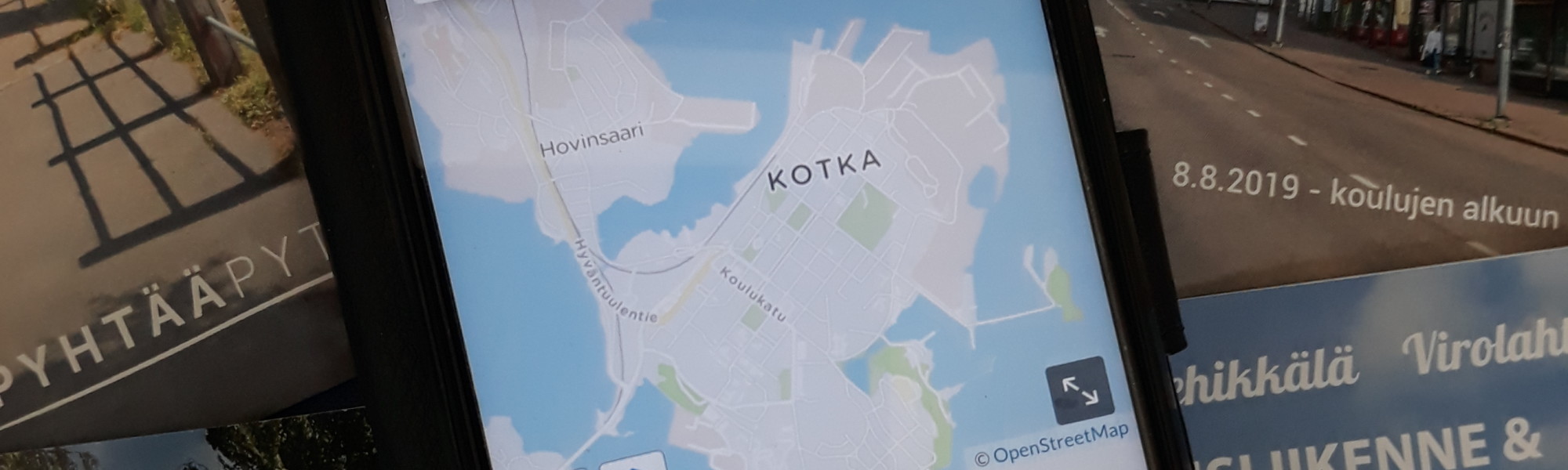 Kännykkä jossa auki Kotkan alueen reittiopas