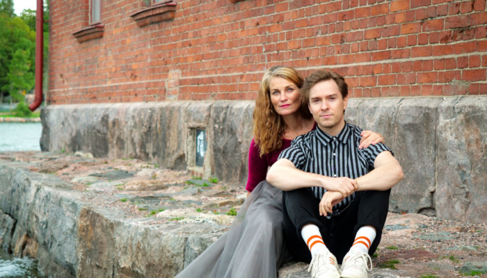 Jonna Järnefeltin ja Jukka Nylundin laulut ja tekstit kertovat elämän käännekohdista.