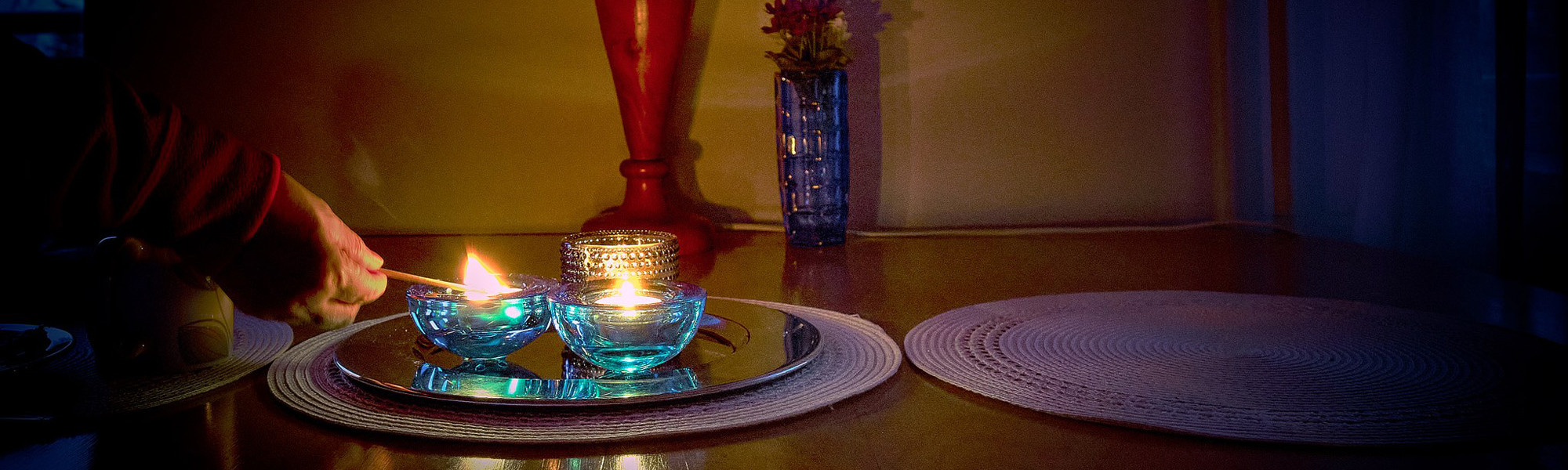 Kynttilät pöydällä