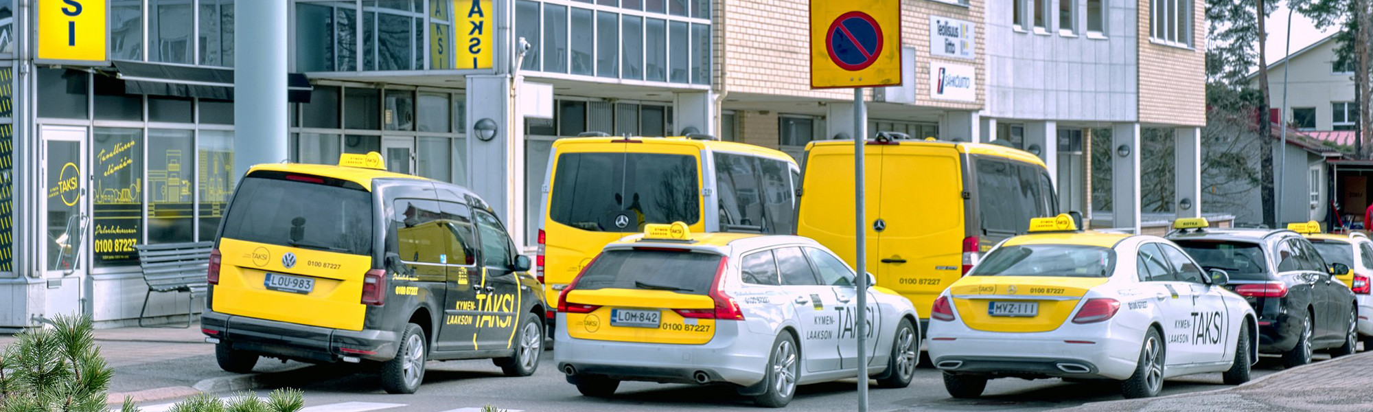 Takseja Karhulan taksiasemalla