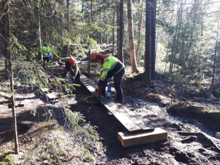 Pitkospuut Santalahden luontopolulle