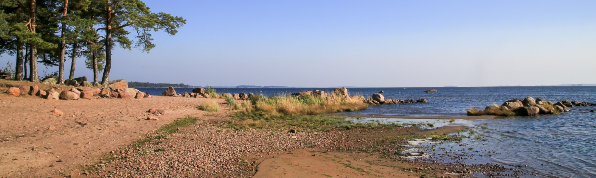 Äijänniemen uimaranta, jossa hiekkainen uimaranta
