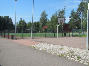 Kuvassa on Aittakorven koulun lähiliikuntapaikka