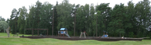 Kuvassa on Haraholmanpuiston leikkipaikka