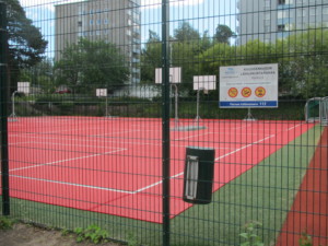 Kuvassa on Kuusisenkadun lähiliikuntapaikka