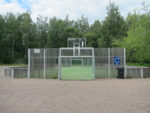 Kuvassa on Ruonalan koulun lähiliikuntapaikka