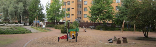 Kuvassa on Mutalahdenpuiston leikkipaikka