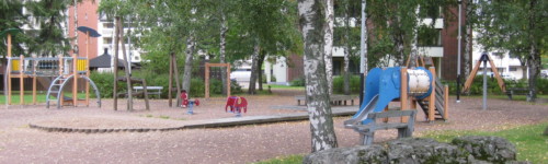 Kuvassa on Veikonpuiston leikkipaikka