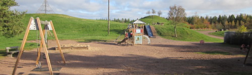 Kuvassa on Kumparepuiston leikkipaikka