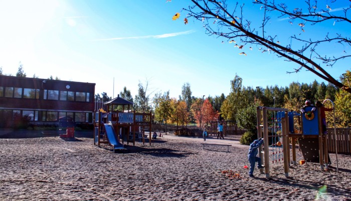 Velhon päiväkodin pihamaa