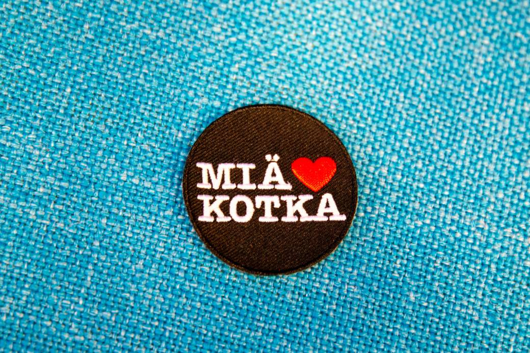 Näytä suurempi kuva: Kuvassa on kangasmerkki