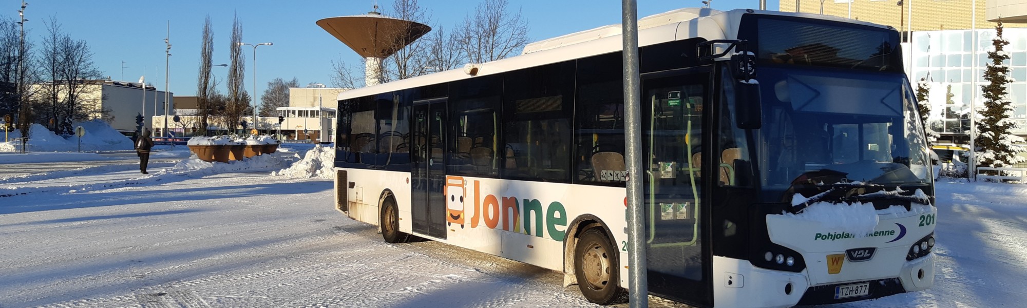 Jonne bussi Karhulan linja-autoasemalla