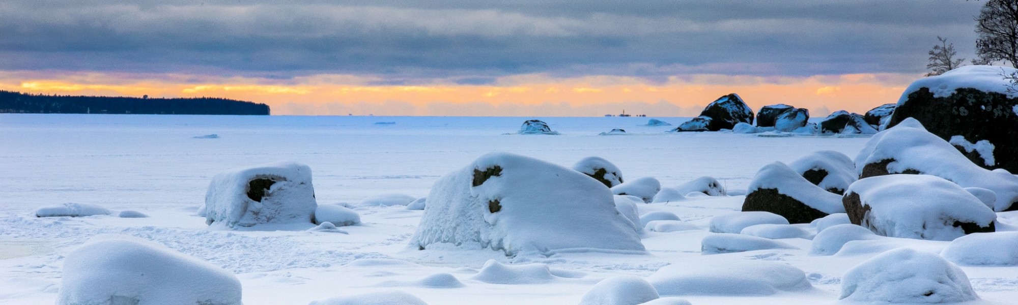 Santalahden luminen ranta talvella