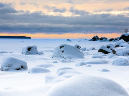 Santalahden luminen ranta talvella