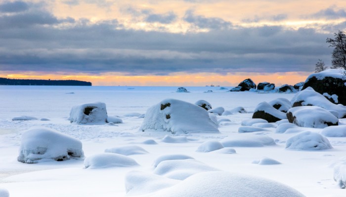 Santalahden luminen ranta talvella