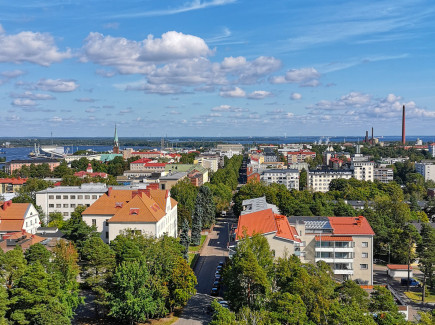 Kuvassa on Kotkansaari Haukkavuorelta kuvattuna