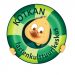 Kotkan lastenkulttuurikeskuksen logo. Kuvassa ankka kurkkaa pelastusrenkaan läpi. 