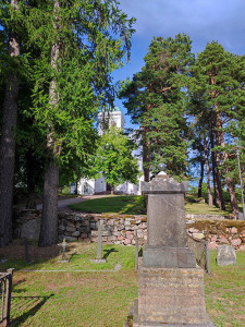 Kymin kirkko ja hautausmaa
