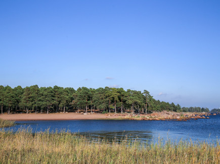 Kuvassa Äijänniemen uimaranta.