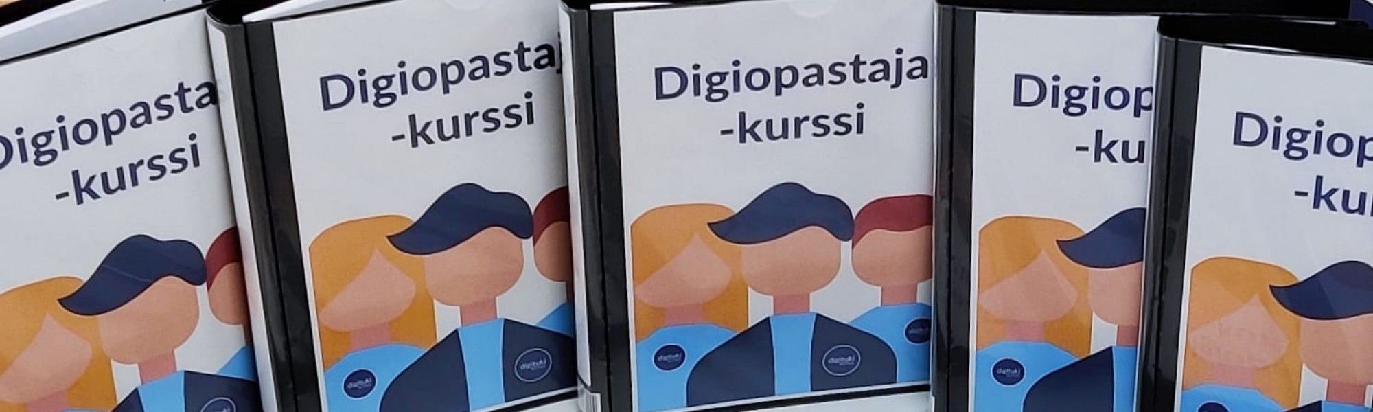 Digiopastaja-kurssin kurssikansioita.