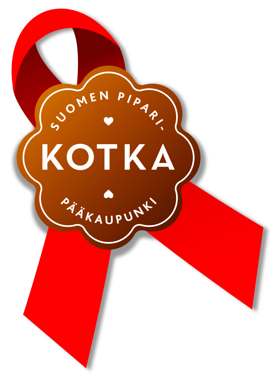 Kuvassa piparipääkaupungin logo, jossa ruskean piparin päällä lukee Suomen piparipääkaupunki Kotka. Alla punainen nauha.