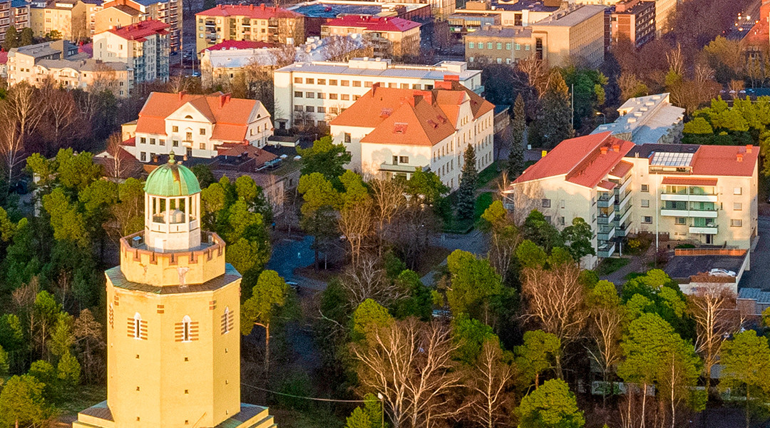 Kuvassa on ilmakuva Kotkan Haukkavuoresta