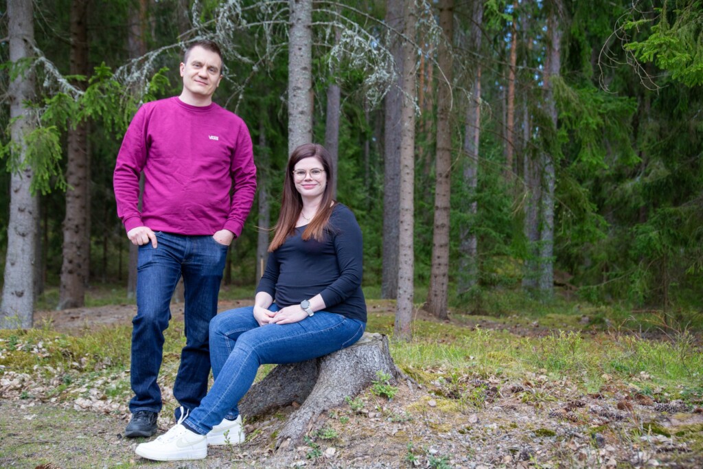 Kuvassa henkilöt tonttikohteessa