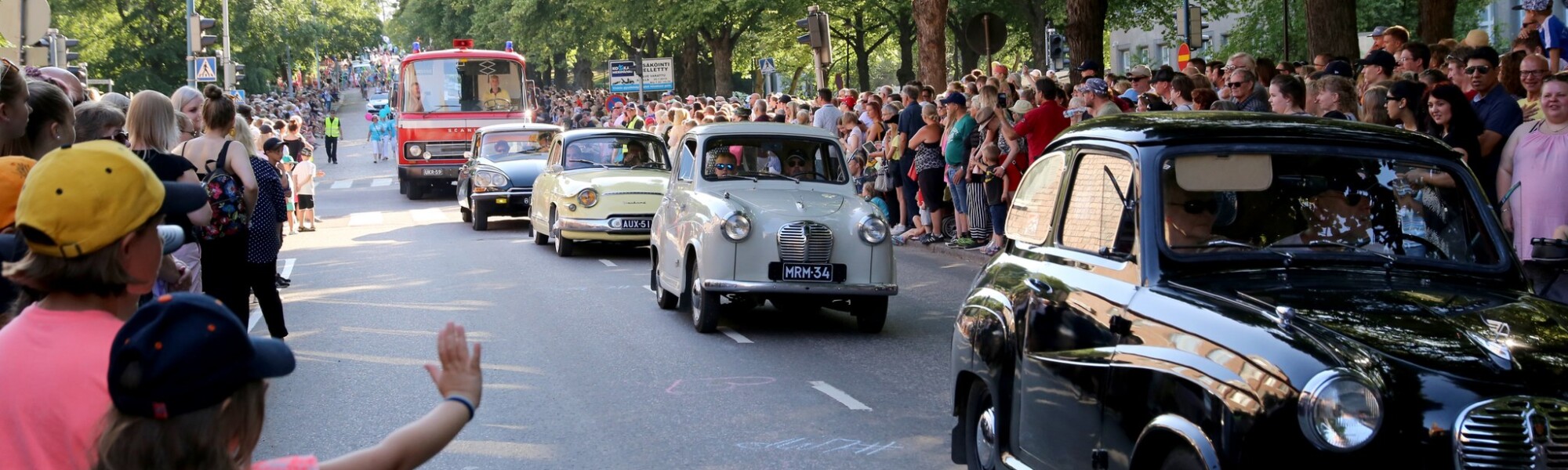 Meripäiväparaati 2019, museoautoja