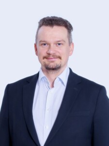 Kuvassa on valtuutettu Veli-Joel Paananen