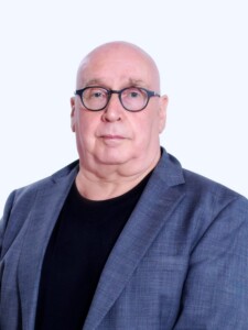 Kuvassa valtuuston ensimmäinen varapuheenjohtaja Jukka Lopperi