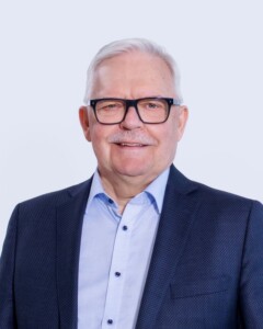 Kuvassa on valtuutettu Jari Elomaa