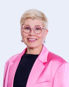 Kuvassa on valtuutettu Saara Kiventöyry