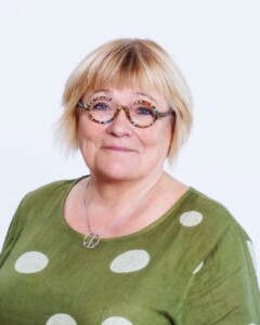 Kuvassa on valtuutettu Leena Griinari