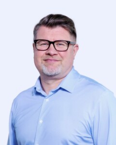 Kuvassa on valtuutettu Jukka Vilkki