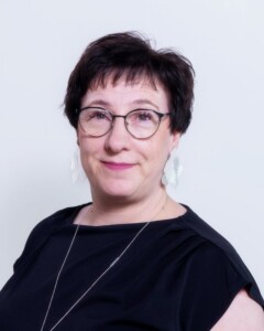 Kuvassa on valtuutettu Minna Ahokas