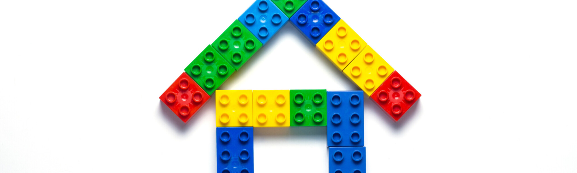 Legoista rakennettu talon silhuetti