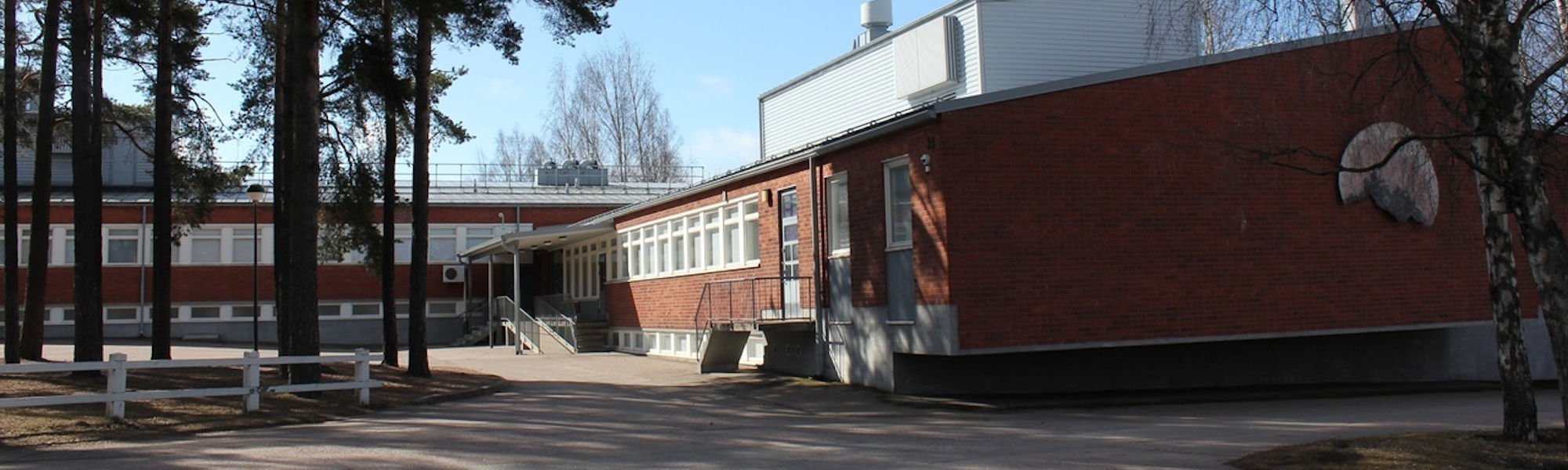 Opintokeskus Karhu sisäänkäynti