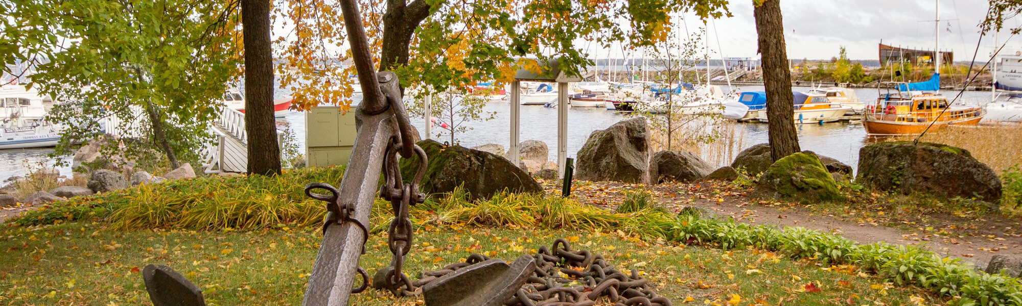 Meriniemen venesatama ja polku