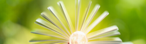 Lamppu ja avoinna oleva kirja