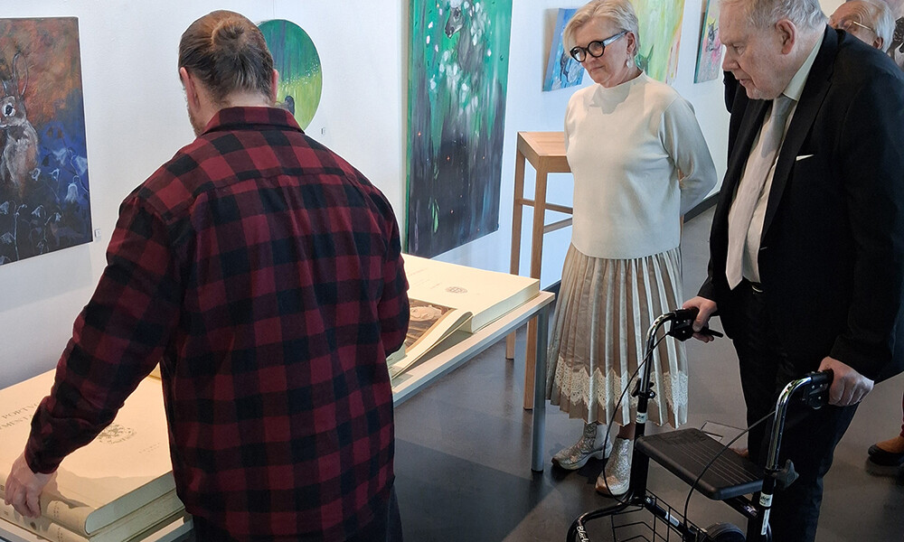 Paavo Lipponen lahjoitti