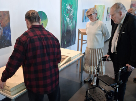 Paavo Lipponen lahjoitti