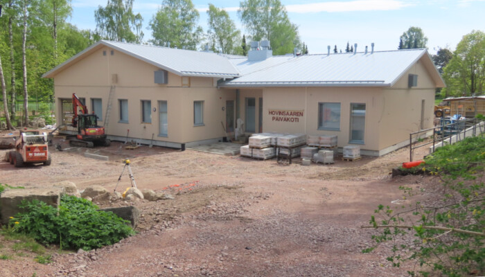 Hovinsaaren päiväkoti kuvattuna Ruununmaankadun puolelta